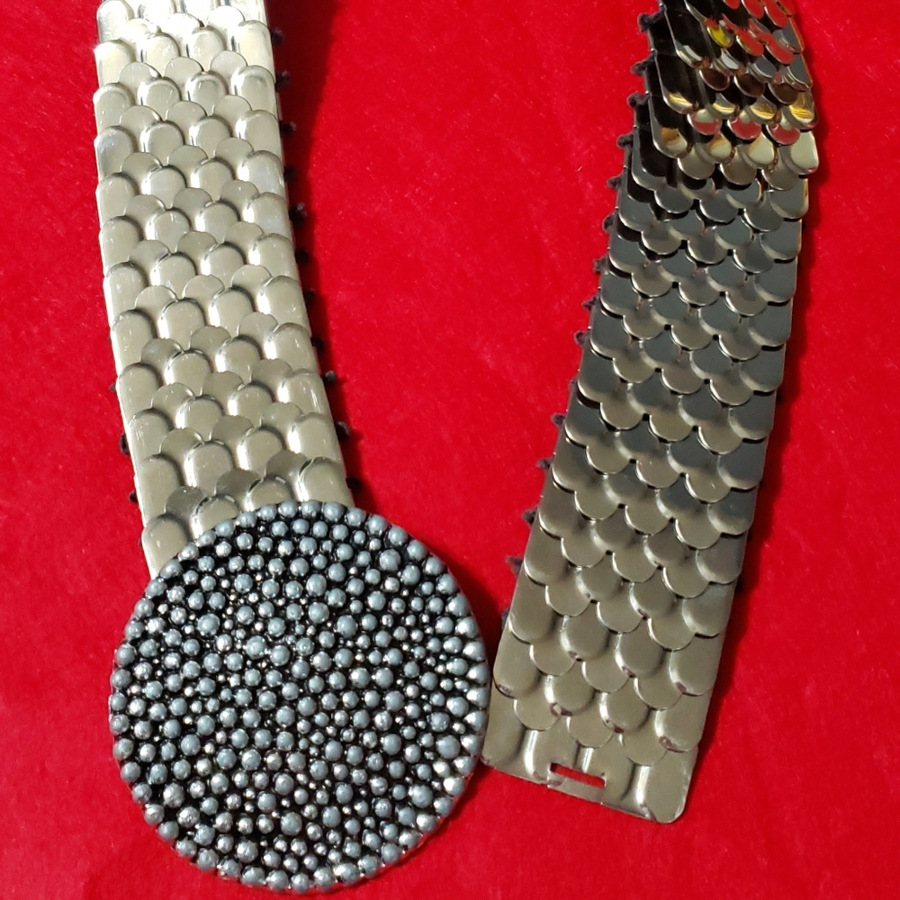 Vtf. Silver Tone Snake Scale Cinch Stretch Belt.